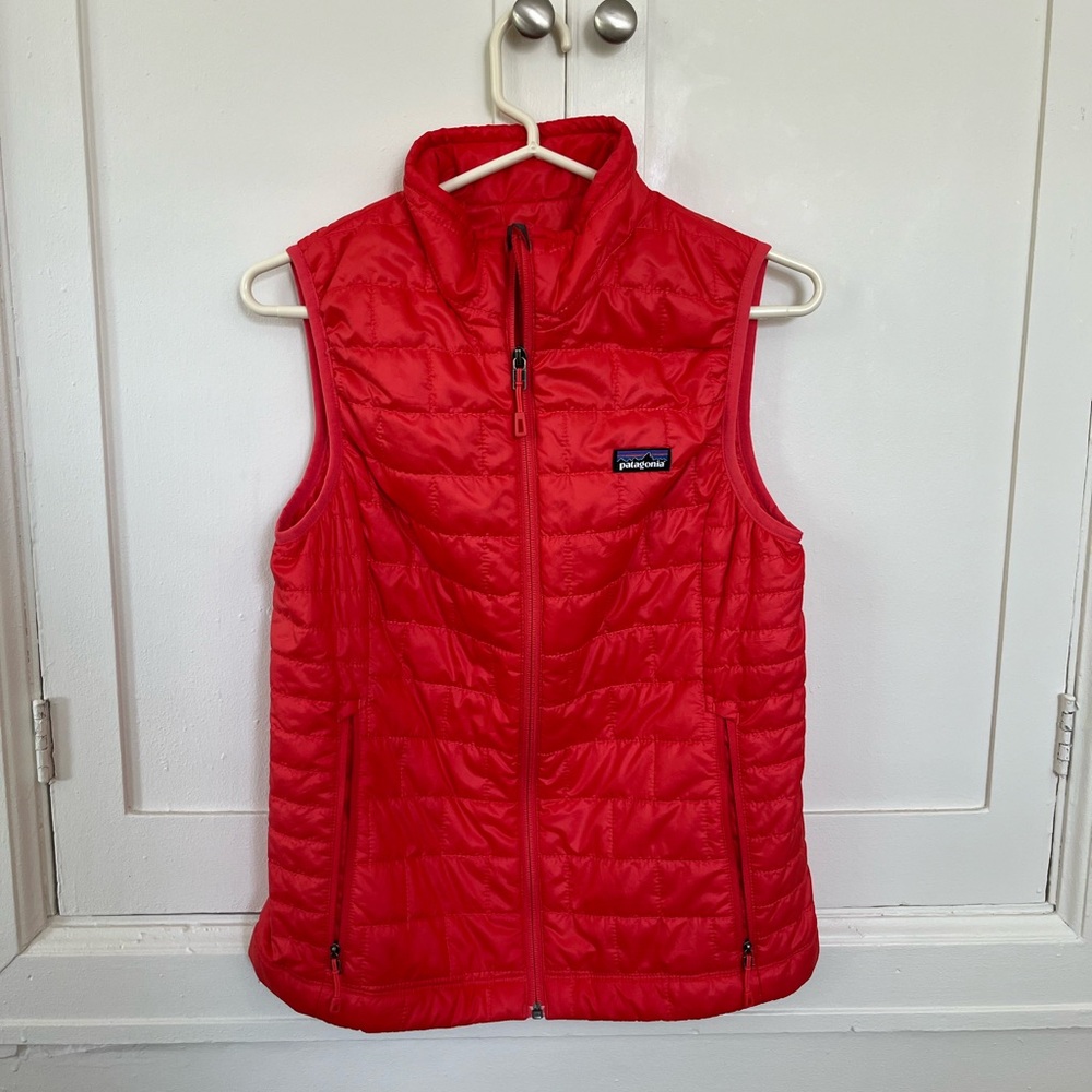 Red Patagonia women’s nano puff vest small